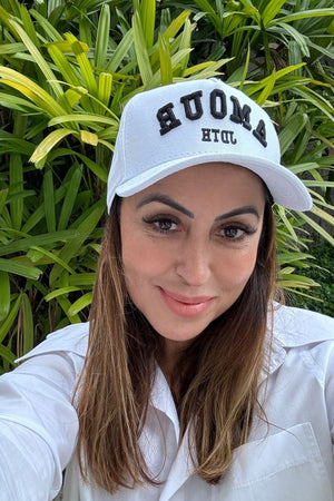 Bone Bordado Amour Louise Branco