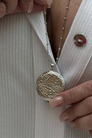 Colar Relicario Redondo Arabesco